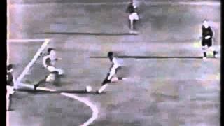 PELE : 3 Coupes du monde.... Messi + C.Ronaldo + Maradona + Cruyff + Platini = 2 coupes du monde