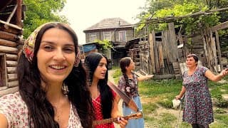 Ce trio de chanteuses géorgiennes (Trio Mandili)