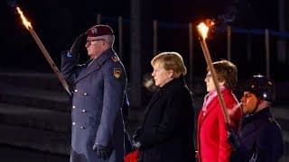 Angela Merkel qui fait des défilés militaires au flambeau