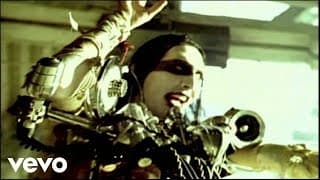 MARILYN MANSON s'est enlevé des COTES pour s'AUTOSUCER
