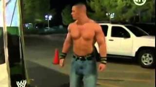 ALERTE John CENA tué par une enceinte JBL