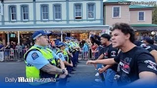 [VIDEO] En Nouvelle-Zélande, les MAORIS réalisent un HAKA pour protester contre la PRIDE LGBTQIA+