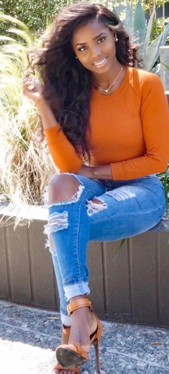 Les Noires Skinny aux U.S.A avec des jeans troués