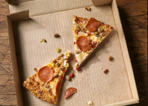 Le livreur de pizza : "Wallah désolé mon igo c'est l'heure du ftour j'ai craqué"