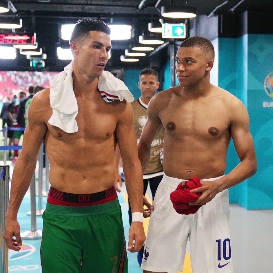 (DILEMME) 1 000 000 EUROS mais tu dois LECHER les TETONS de MBAPPE