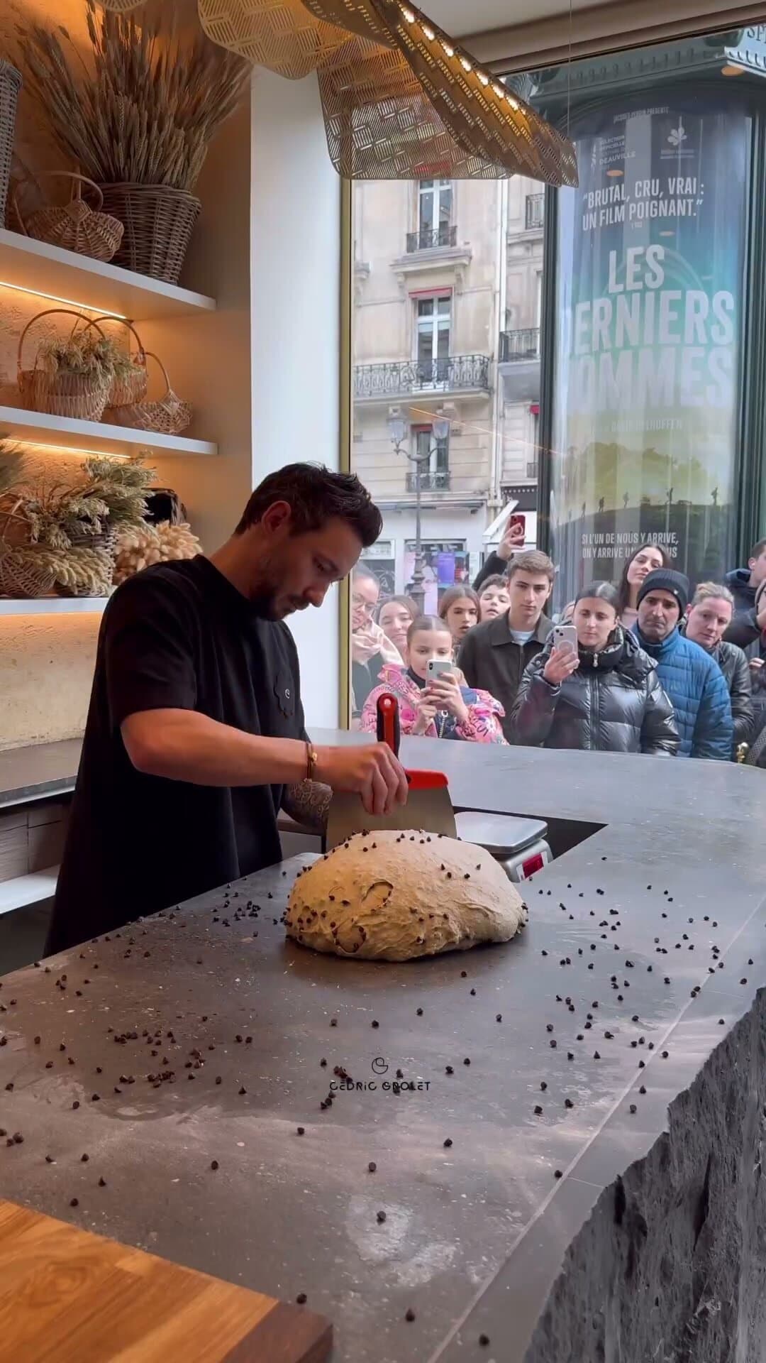 OMG Cédric GROLLET en train de faire une brioche