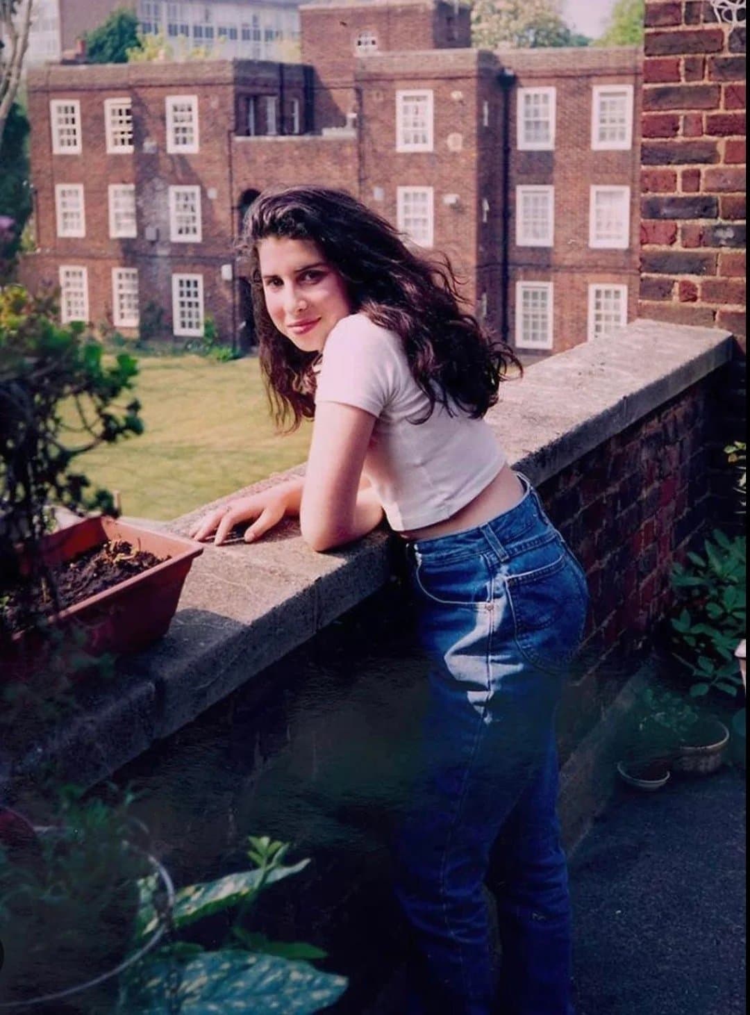 Amy Winehouse de 18 à 27 ans (mort overdose))