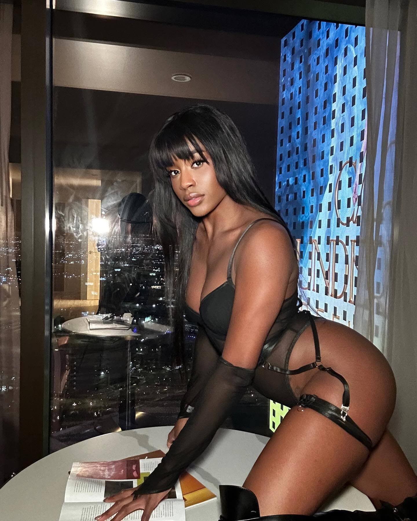 la pornstar nigériane Nicole Kirt se faisait chier dans le salariat
