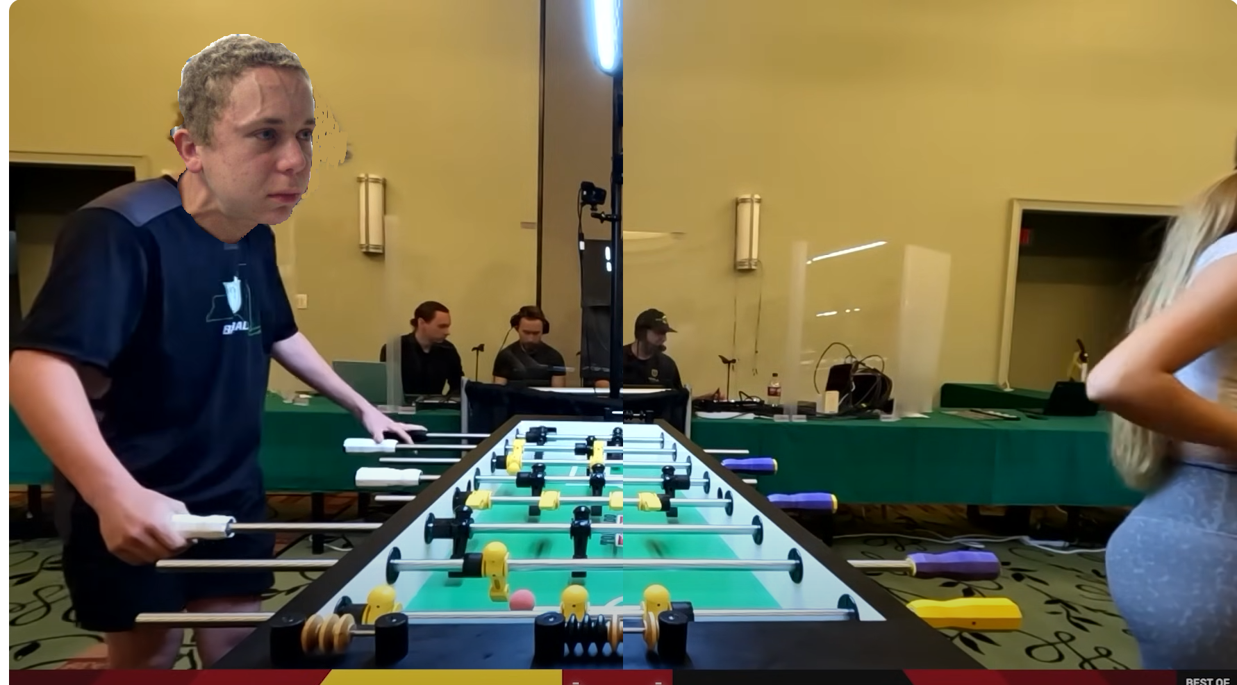 cette TEEN se presente à son tournoi de babyfoot en croptop + legging "moule chatte"