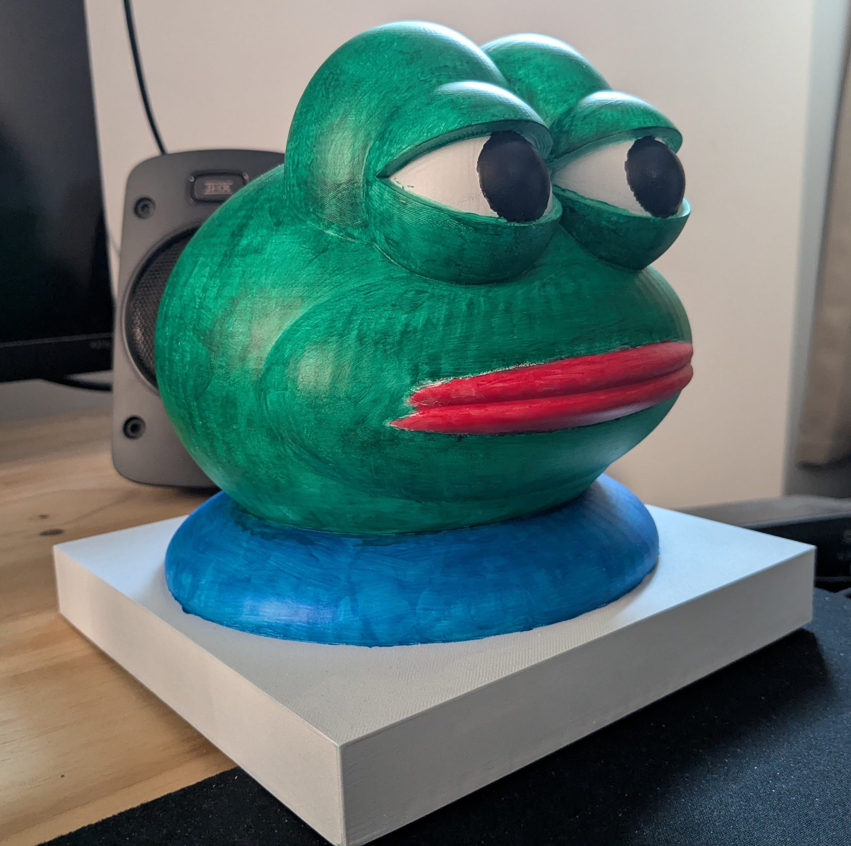 [Photo] Mon PEPE the frog géant imprimé en 3D et peint à la main