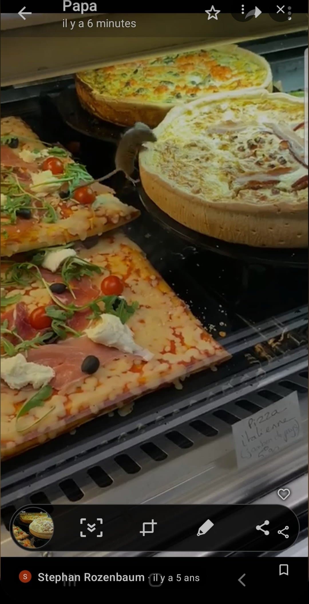 AYA LE RAT SUR LA QUICHE LORRAINE DE CE BAR À MANGER PARISIEN