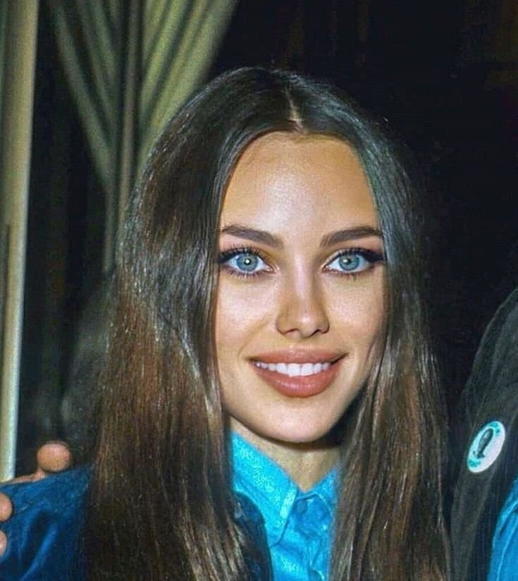 La MERE de ANGELINA JOLIE est SUBLIME