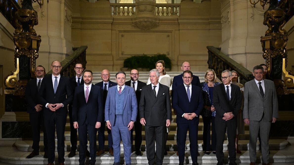 Ayaho la photo du nouveau gouvernement BELGE