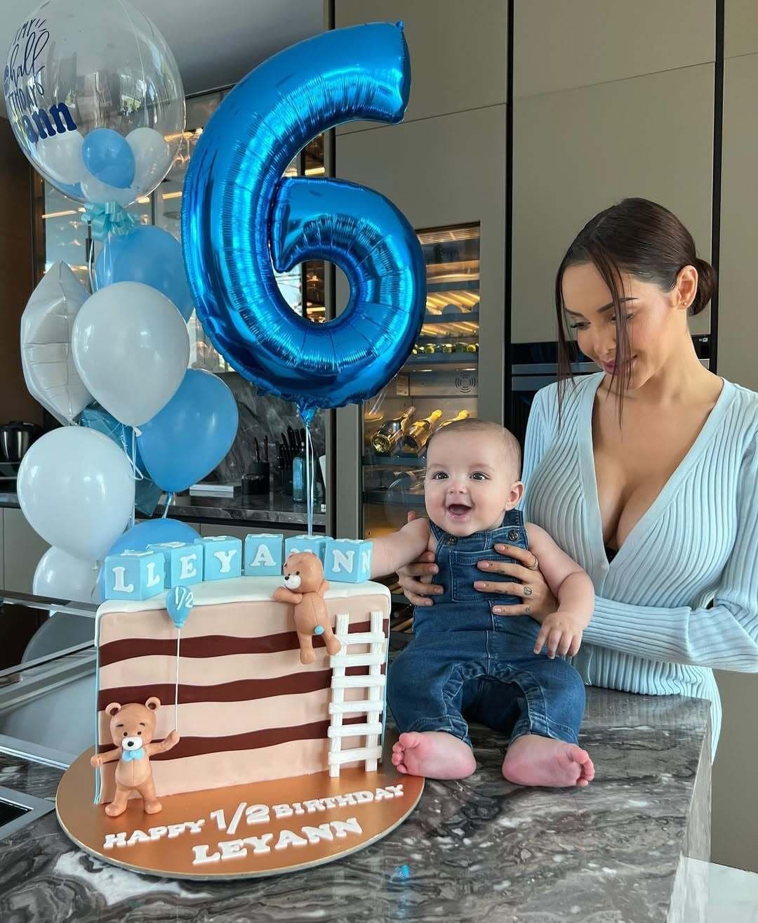 Nabilla fait un énorme gâteau d'anniversaire pour les 6 mois de son fils