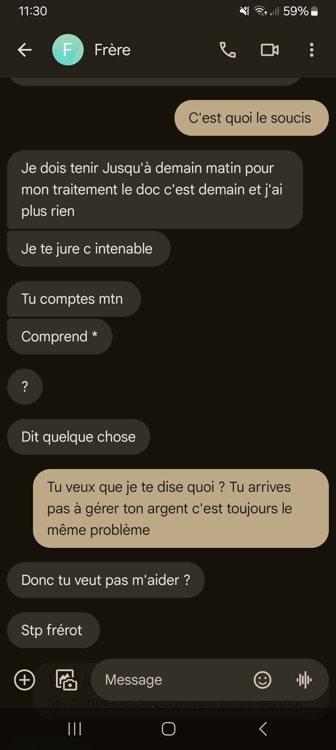 Mon déchet de frère fait que me mendier de l'argent