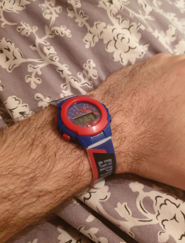 [Photo] Les kheys, ça fait kéké de mettre ma montre en photo Tinder ?