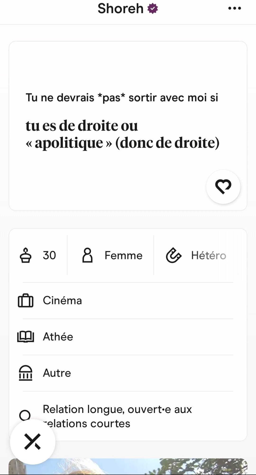 Le critère politique de cette fille sur Hinge