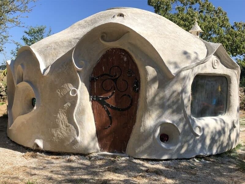Les KERTERRE des HABITATIONS de CONTES faites à la main en BRETAGNE
