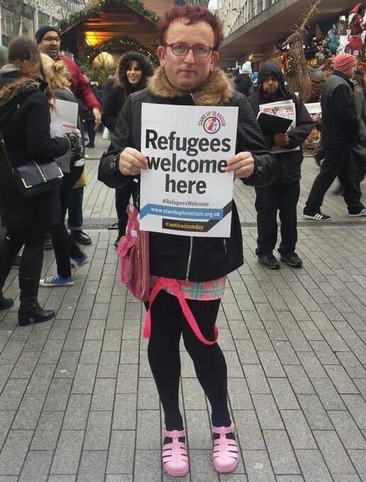 [PHOTO] Ce BG anglais avec sa pancarte : "Refugees Welcome"