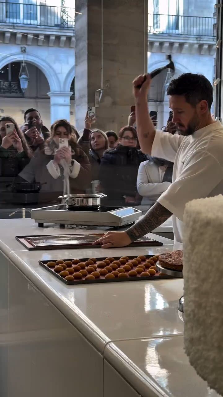 Cédric GROLLET a réalisé un Saint Honoré de plus de 3 mètres !