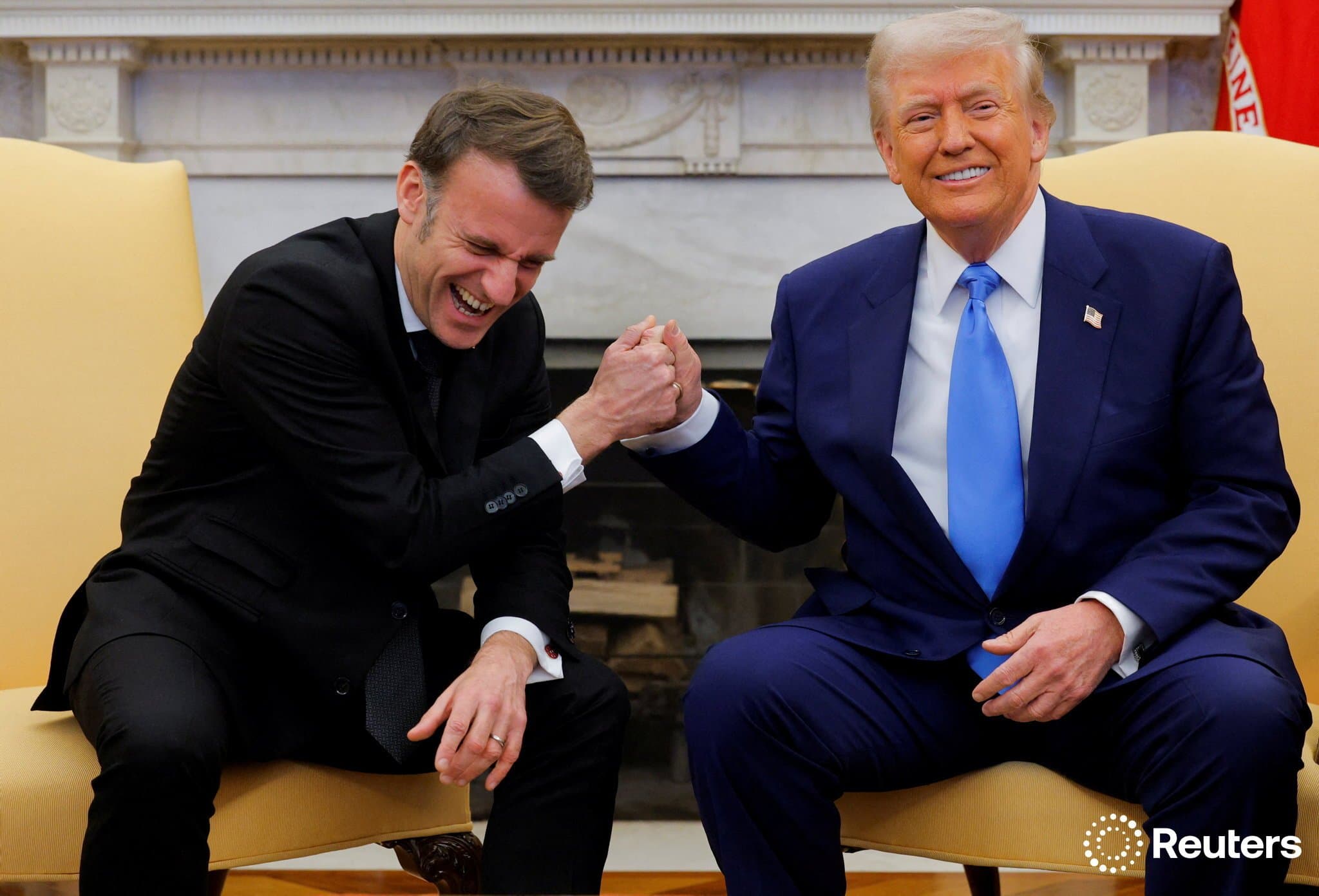 🚨 [PHOTO] TRUMP détruit la main de Macron