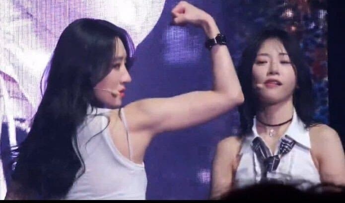 Les bras de go muscu de cette chanteuse idol de kpop