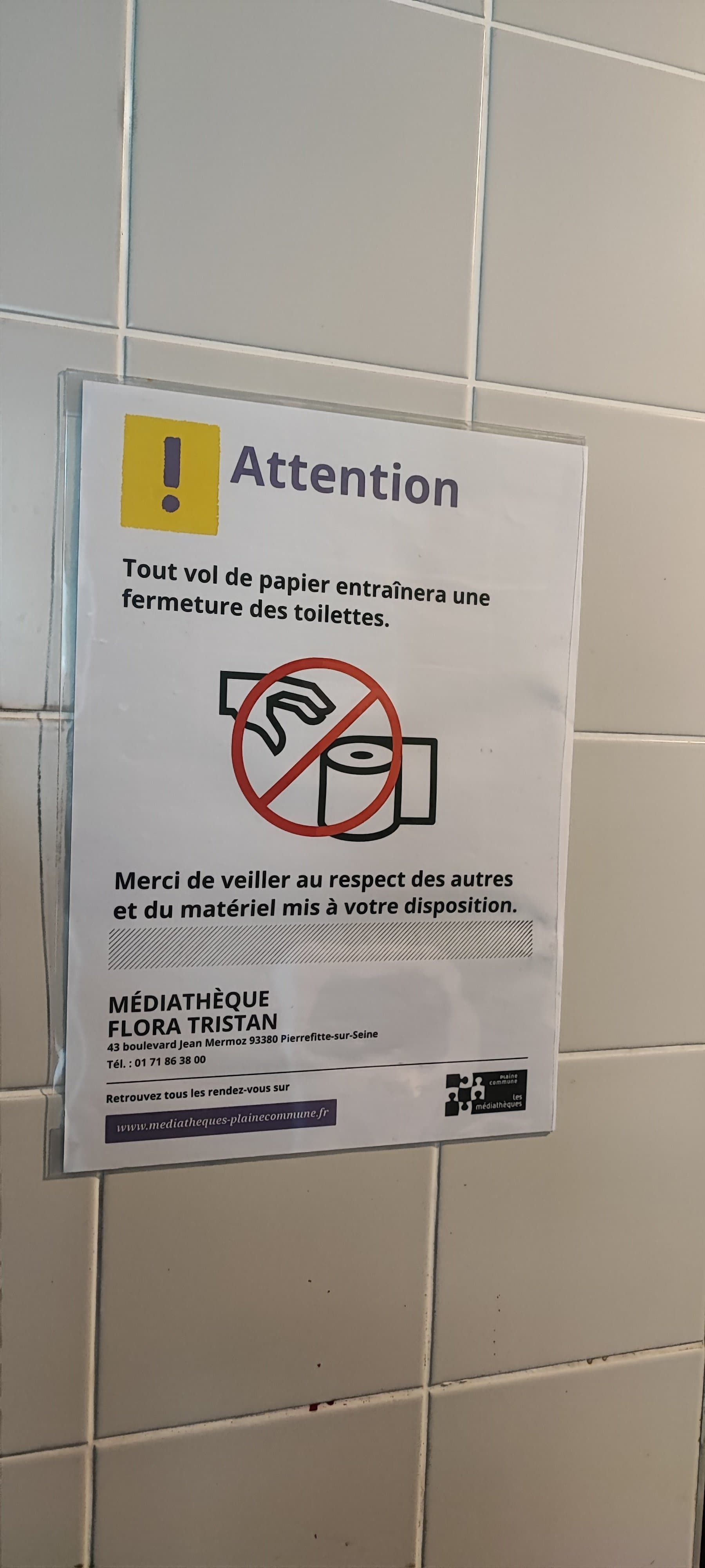 AAYA cette médiathèque risque de fermer les TOILETTES, la RAISON va vous surprendre