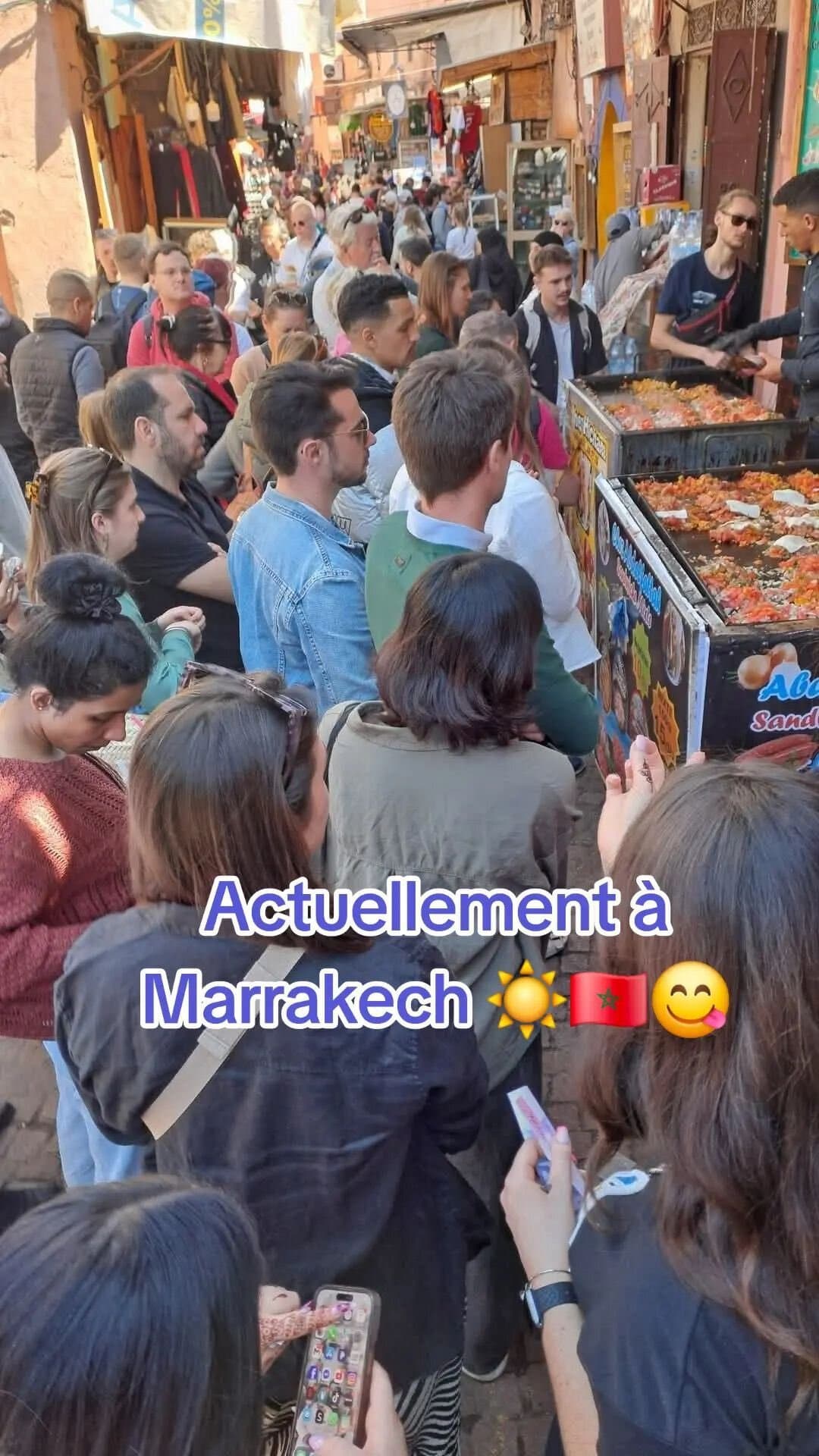 [PHOTO] Marrakech : des touristes font la queue pour un sandwich à 15dh (1€50)