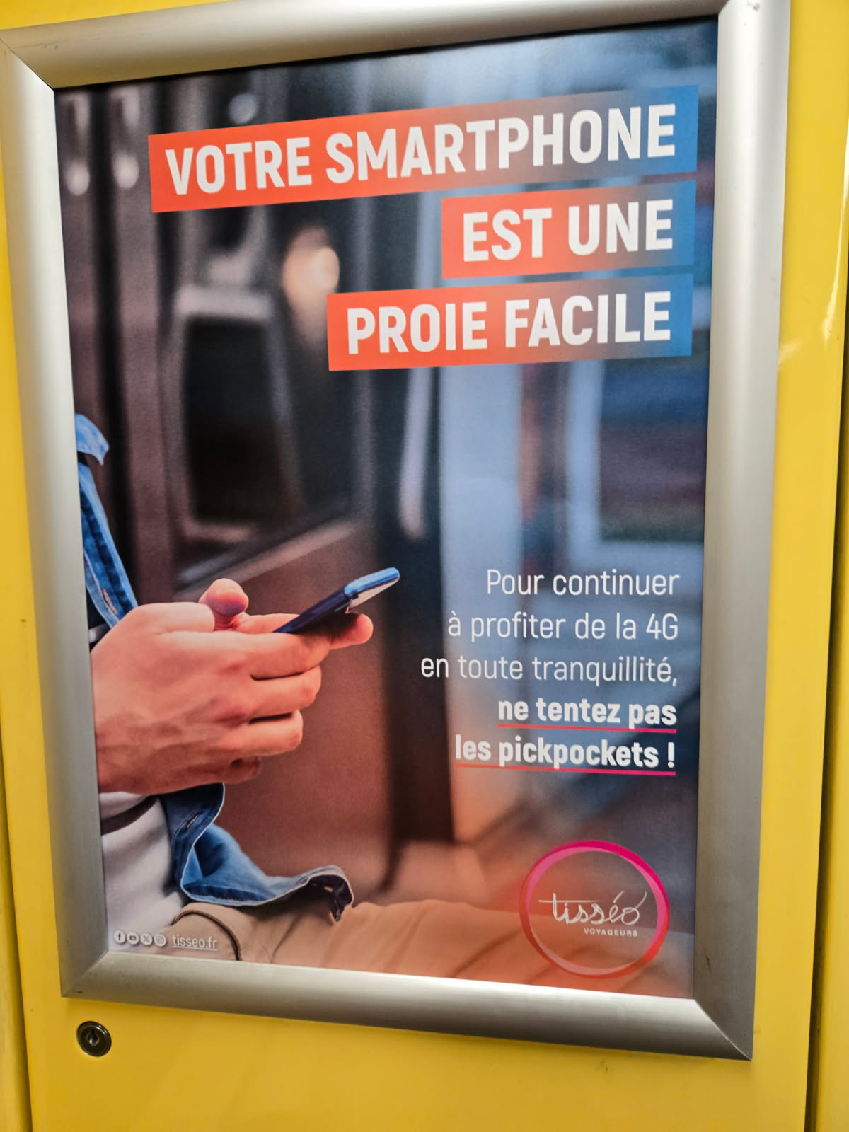 La mairie de Paris veut interdire les téléphones dans le métro