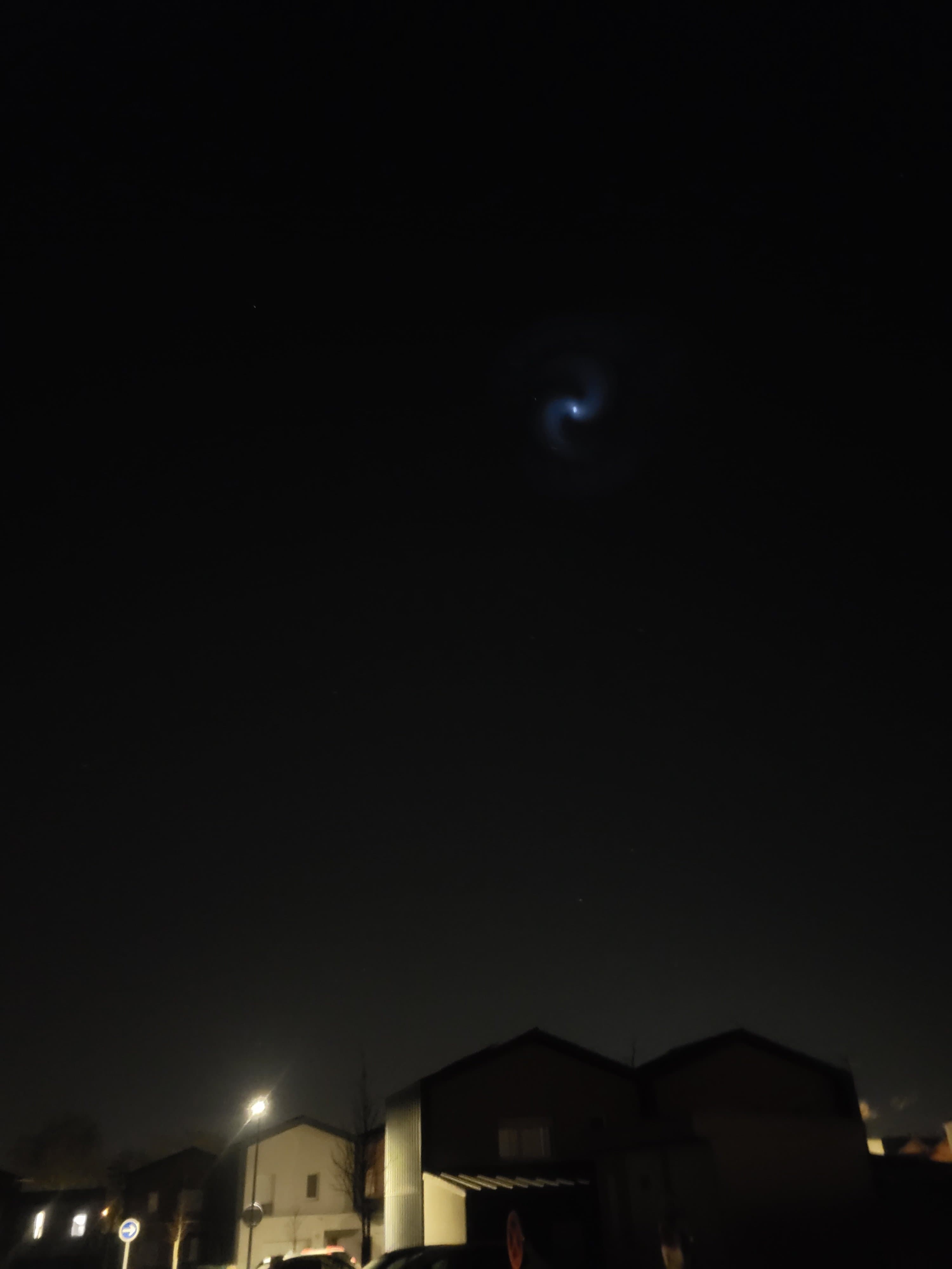 [ALERTE] 2 objets volants non identifiés dans le ciel de la région Centre