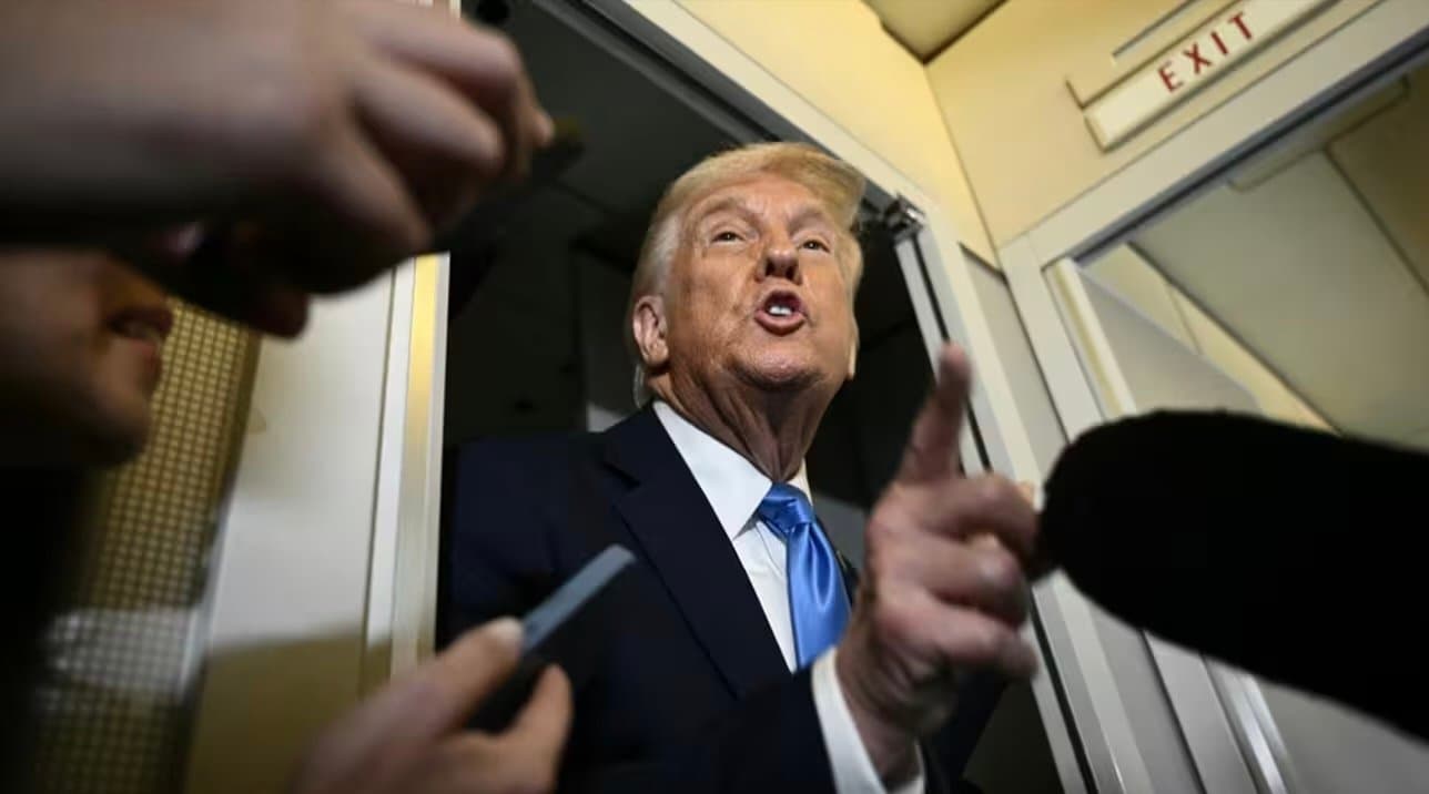 Trump interviewé à la sortie des chiottes !!! [PHOTO]