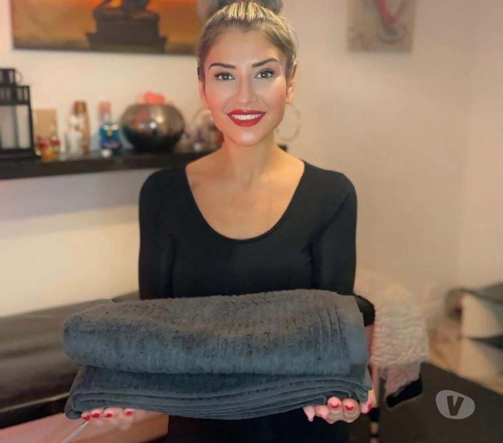Océane 23 ans, masseuse "un client m'a ATTRAPÉ les pieds"