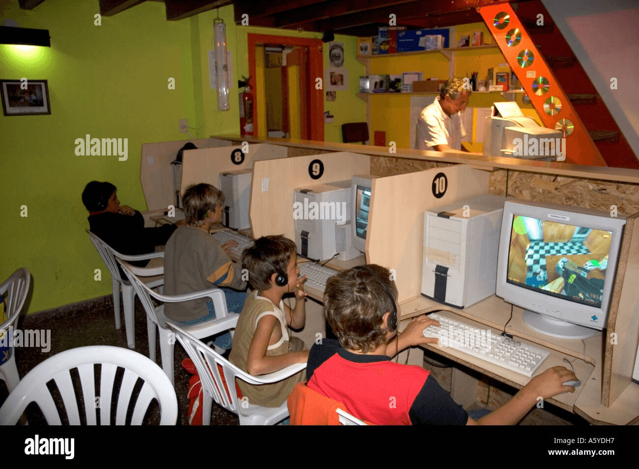 Le prime de la vie c'était le CYBER CAFE :bave: