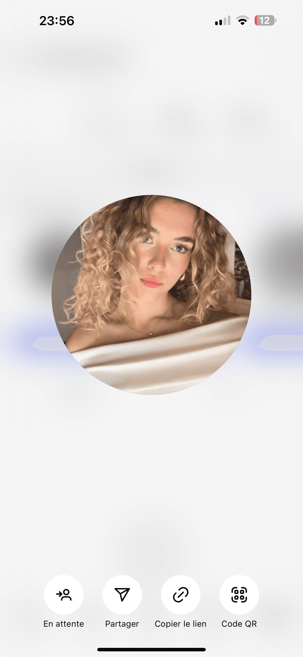 Cette fille de ma classe a accepté tt le monde de ma classe sauf mii car moche