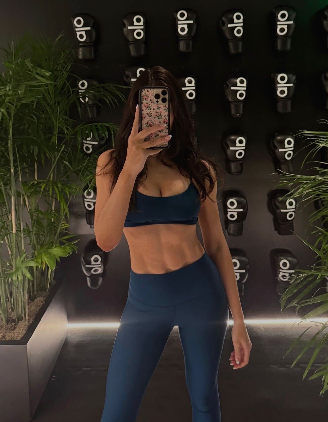 [PICTURE] le BODY de CETTE 3/10 VOUS en PENSEZ WHAT ???