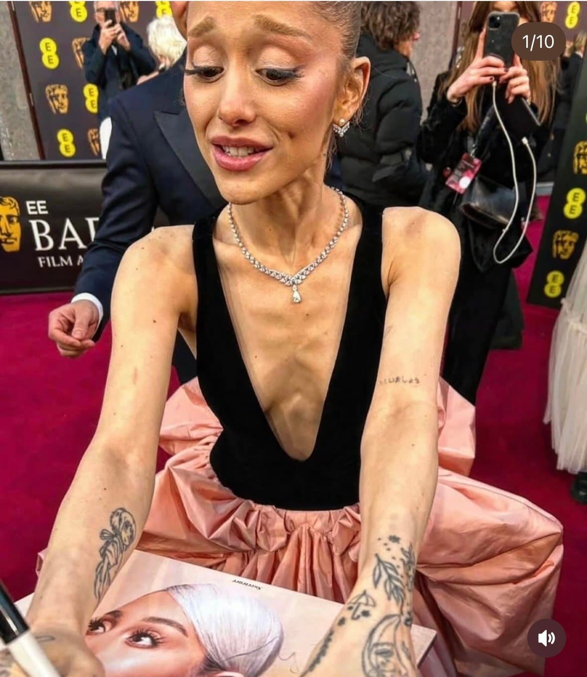 [ALERTE] Arianna Grande a percuté le mur