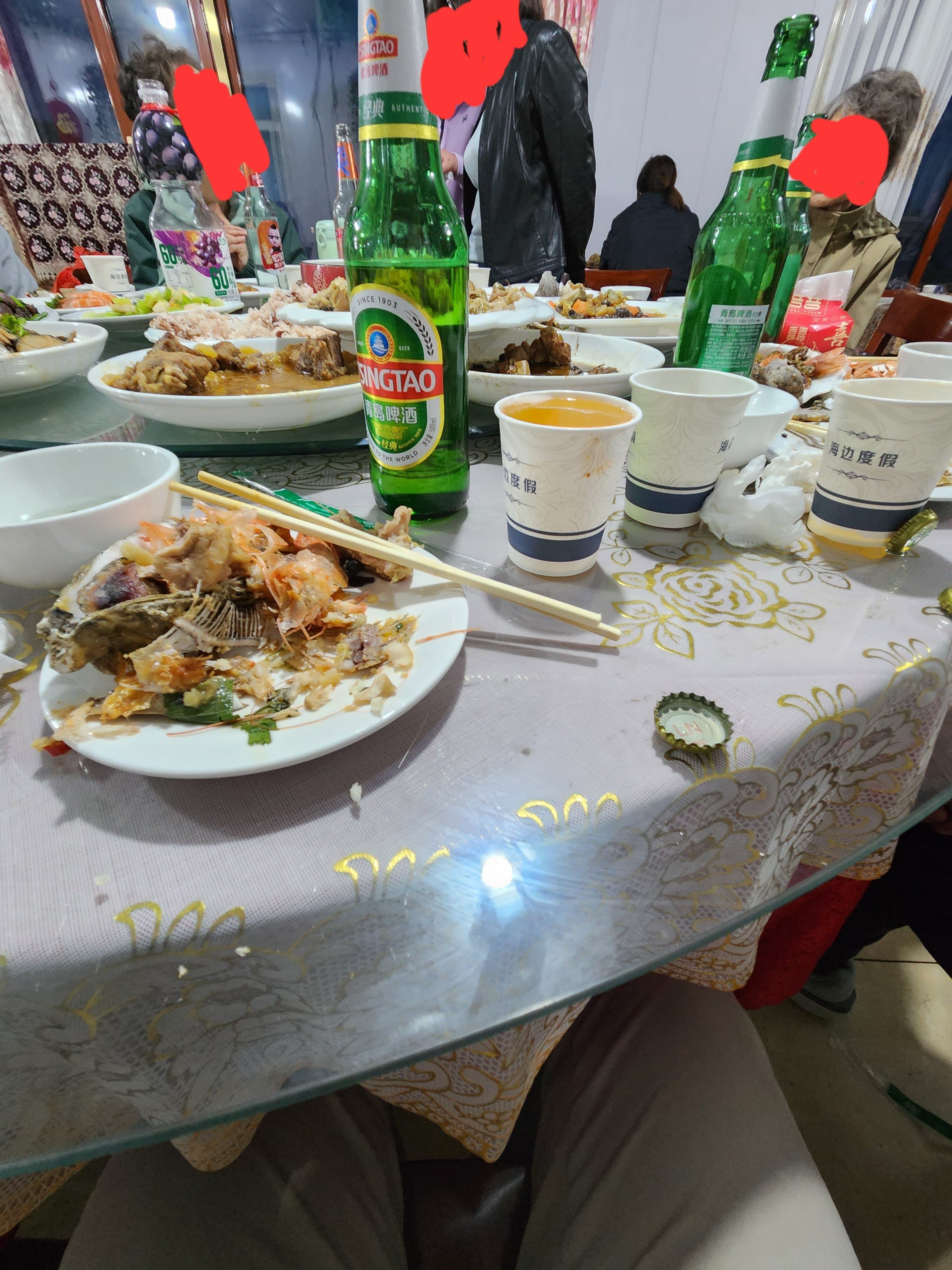En train de me bourrer la gueule chez ma belle famille chinoise