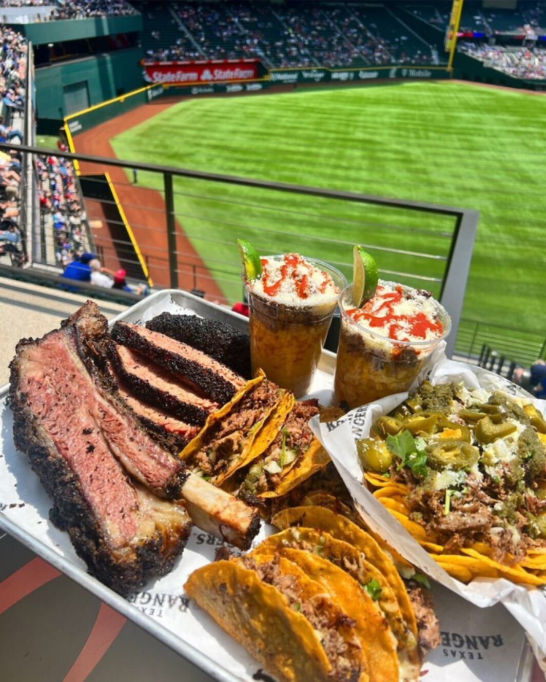 [PHOTO] Ce TEXAN se fait un petit encas au stade de Baseball