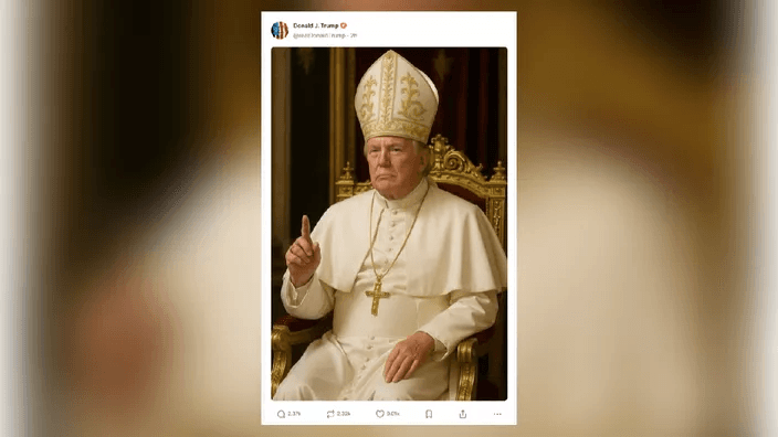 Donald Trump publie un portrait de lui habillé en pape