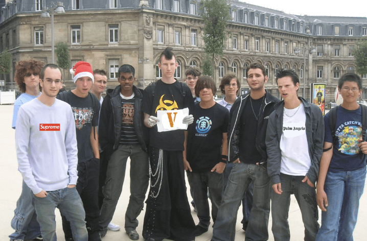 100 forumeurs vs un GORILLE