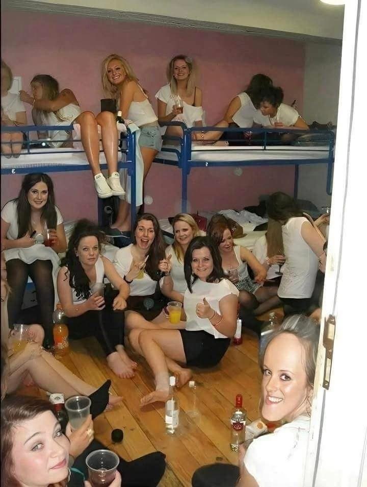 [Pieds] L’odeur des Feets dans cette chambre remplie de TEENS