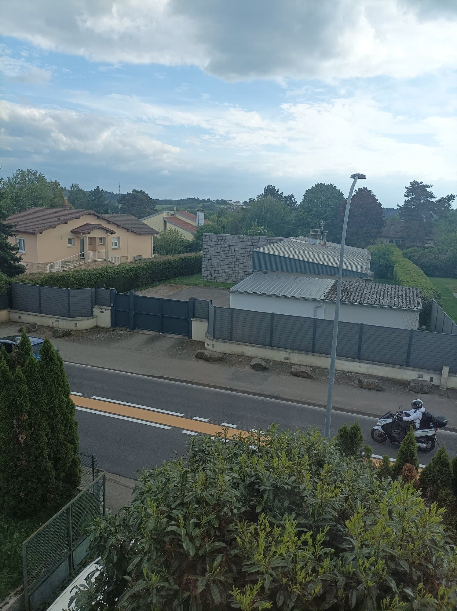 ma rue à 30 : tout le monde passe à 50/60, réaction de la maire ??