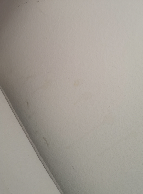 Comment retirer le sperme de mon mur ? + PHOTO