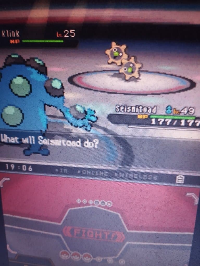 Y a un dresseur qui a un SHINY dans mon POKÉMON NOIR 2