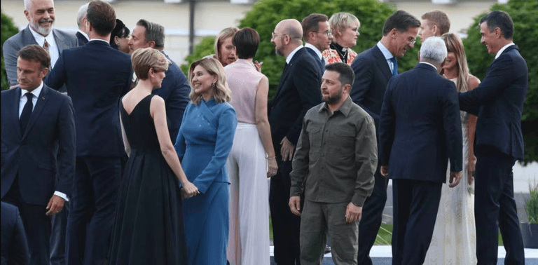 AYAAA ZELENSKY qui se fait HEIGHTPILLED