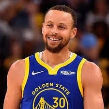 Est ce qu'il y'a UNE meuf au monde que Steph Curry ne peut PAS baiser ?
